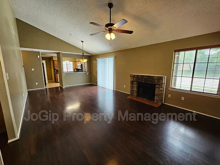 602 Prairie Dell St — Photo 5