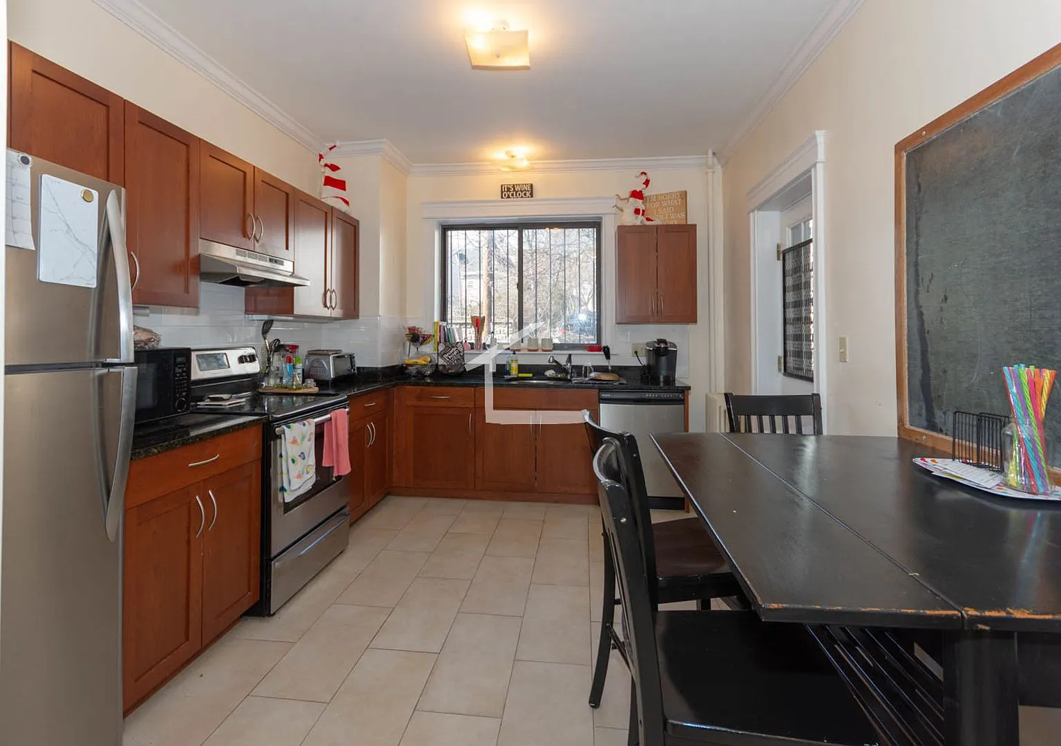 Awesome 4 bed 2 bath in Allston — Photo 1