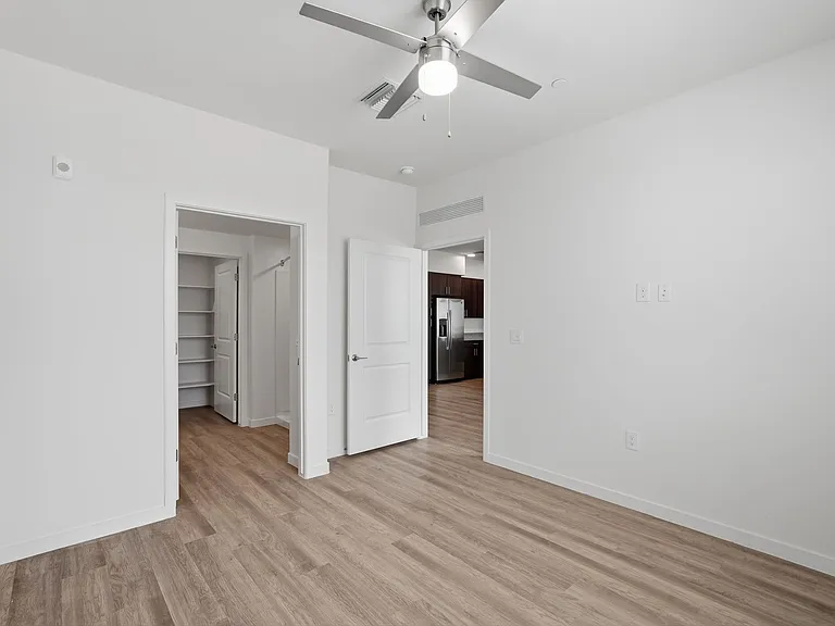 La Victoria Commons — Photo 37
