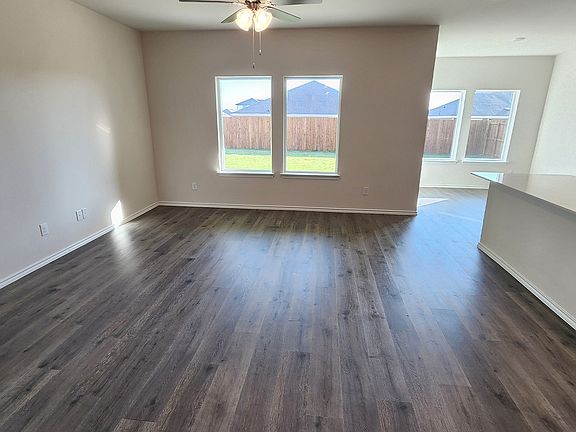 4th image of 316 Saddle Blanket Dr