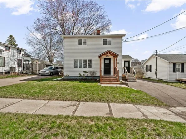 53 Milner Rd, Moncton, NB E1E 2R9