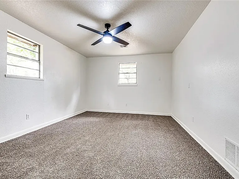 1206 N Markwell Ave — Photo 9