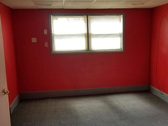 Large 3rd bedroom in basement, color may differ