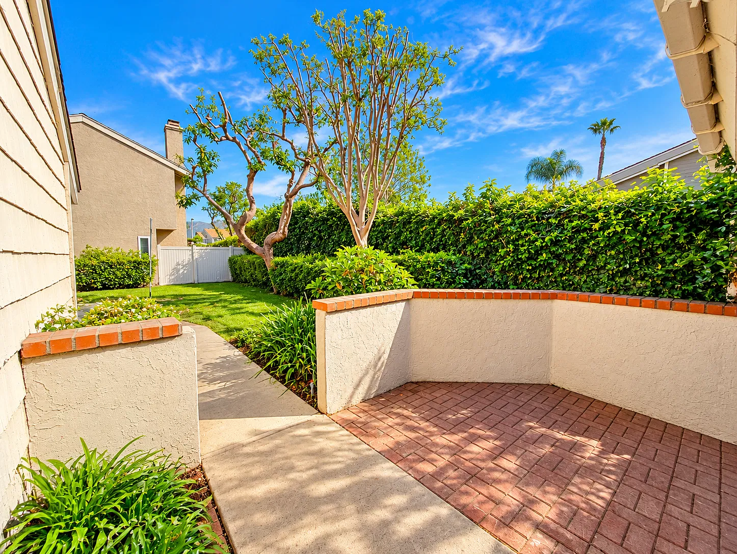 2 bed, 993 sqft, $2,200 — Photo 3