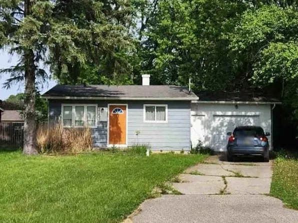 2153 Sandalwood Dr, Burton, MI 48519