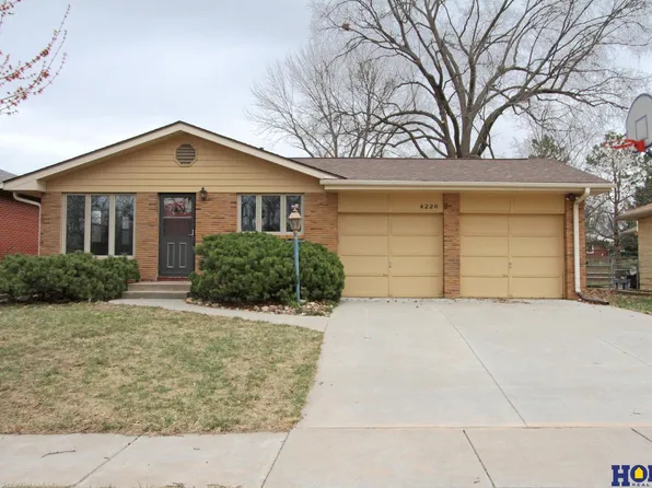 4226 Locust St, Lincoln, NE 68516