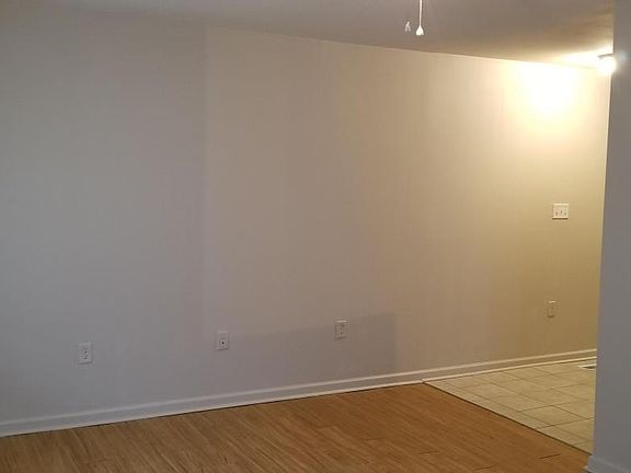 3rd image of 310 N Oak St