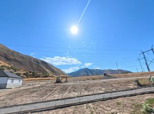 301 E Mapleton Estates Dr S, Mapleton, UT 84664