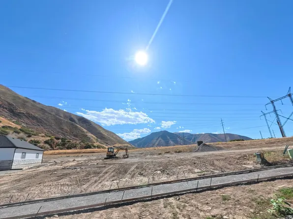 301 E Mapleton Estates Dr S, Mapleton, UT 84664