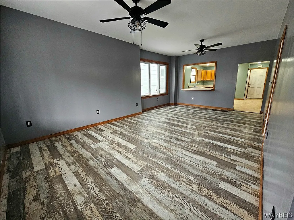 2 bed, 1.5 bath, 1697 sqft, $925 — Photo 4