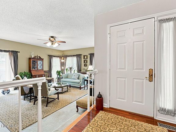 5th image of 8 N Shamrock Drive