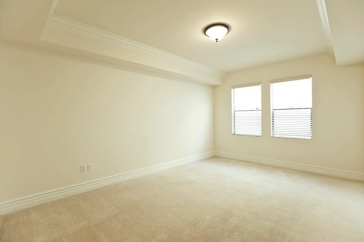 13940 Moorpark St — Photo 3