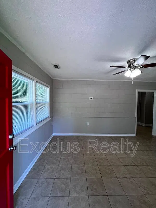 2 bed, 1.0 bath, 850 sqft, $1,100 — Photo 3