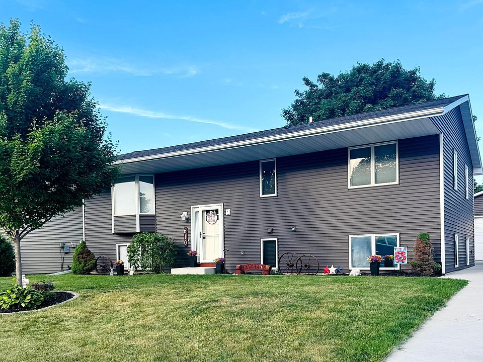 1st image of 610 3rd Ave SE