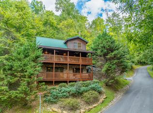 659 Black Bear Falls Way, Gatlinburg, TN 37738