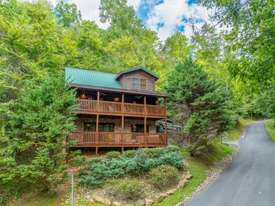 659 Black Bear Falls Way, Gatlinburg, TN, 37738