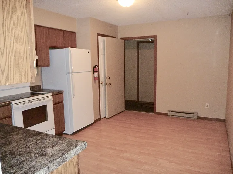 1122 Imperial Cir #5 — Photo 3