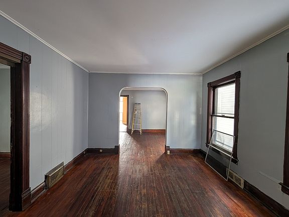 2nd image of 497 Woodlawn Ave #2