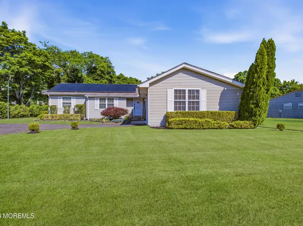 1370 Red Oak Drive, Lakewood, NJ 08701