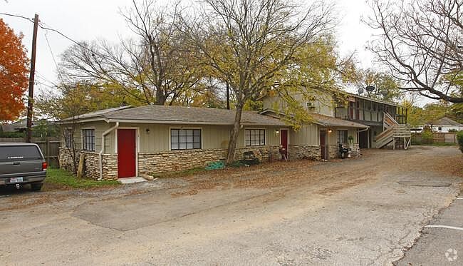 1st image of 1903 Anita Dr APT 4