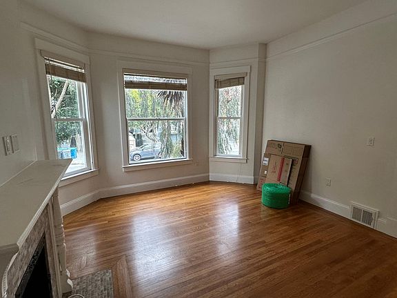2nd image of 1728 Waller St