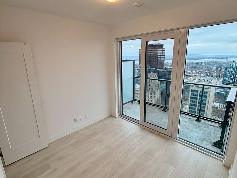 75 James St S #S-2606 — Photo 10