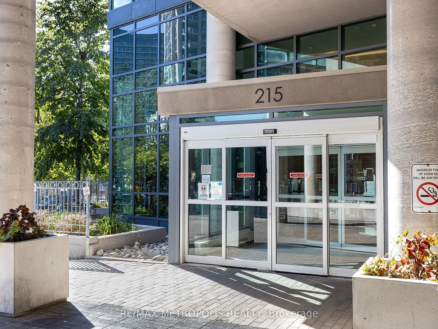 215 Fort York Blvd — Photo 4