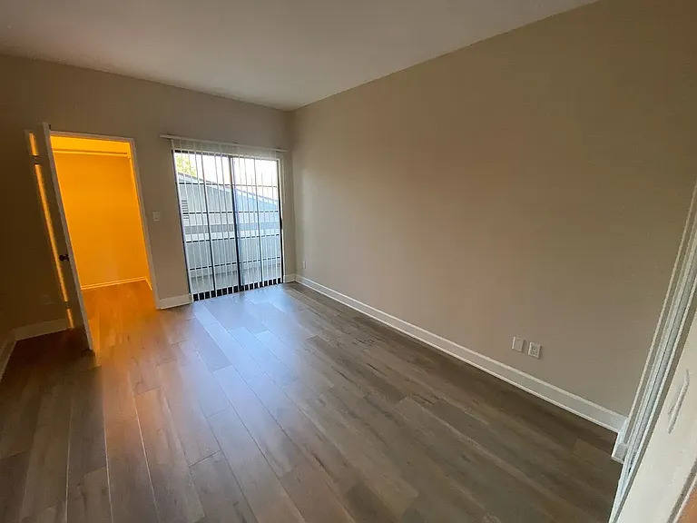 13141 Riverside Dr. — Photo 12