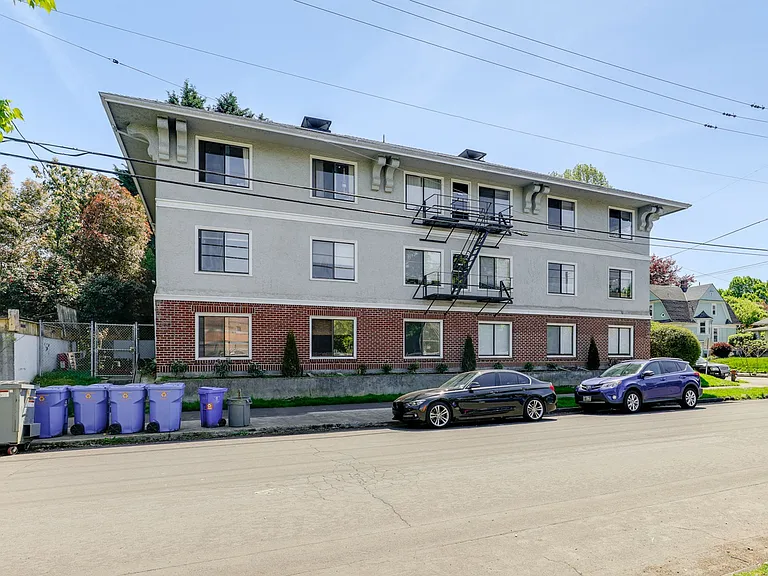 13th Avenue Apartments — Photo 21