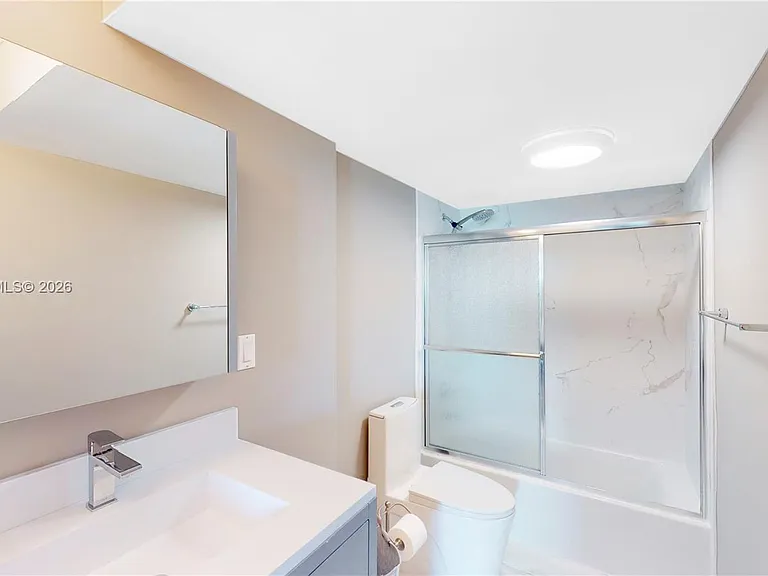 10275 Collins Ave #724 — Photo 8