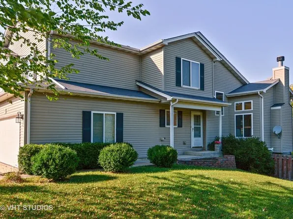 1820 Country Hills Dr #B, Yorkville, IL 60560