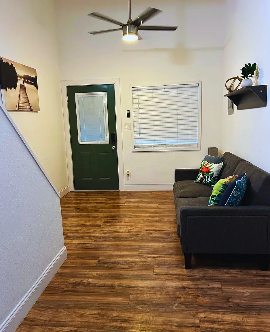 Studio, $1,300 — Photo 4