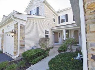 4375 Waters Edge Dr, Island Lake, IL 60042