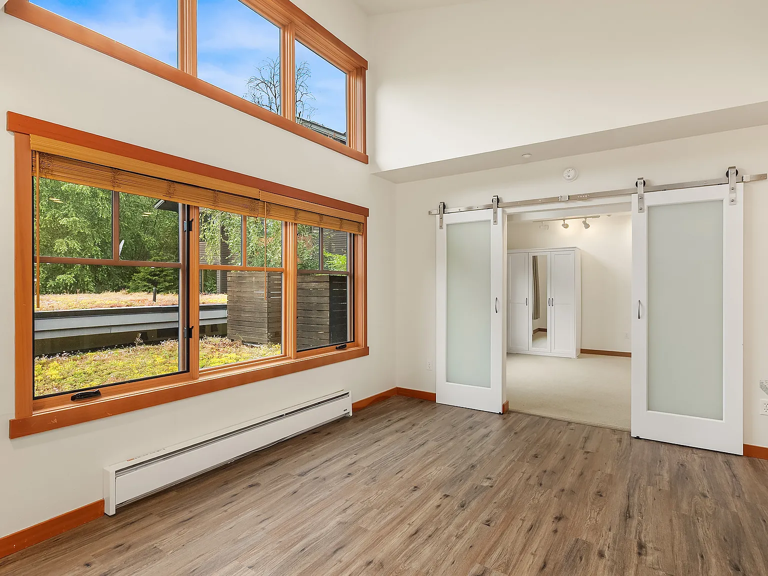978 Vineyard Ln — Photo 3
