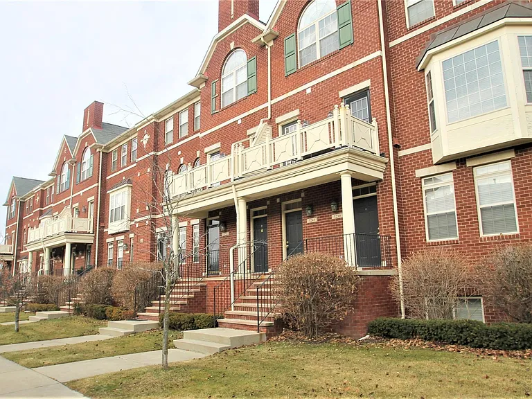 3243 Camden Dr #118 — Photo 1