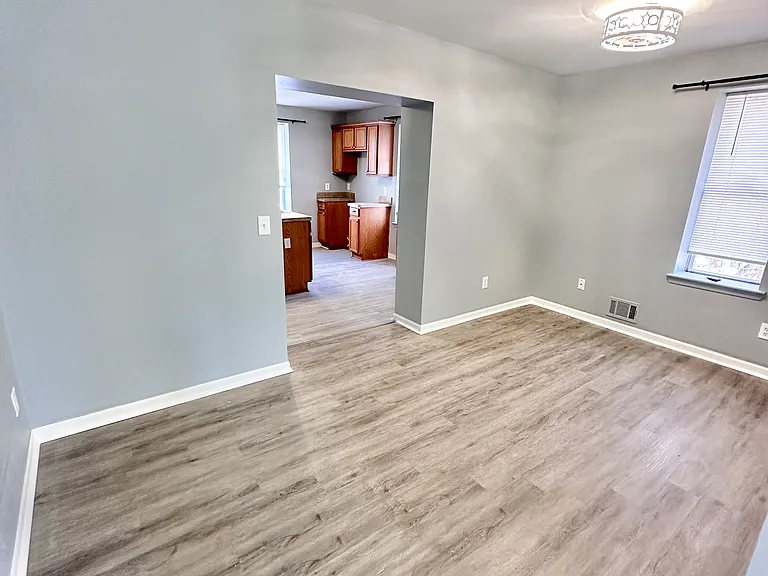 1751 Clara St — Photo 3