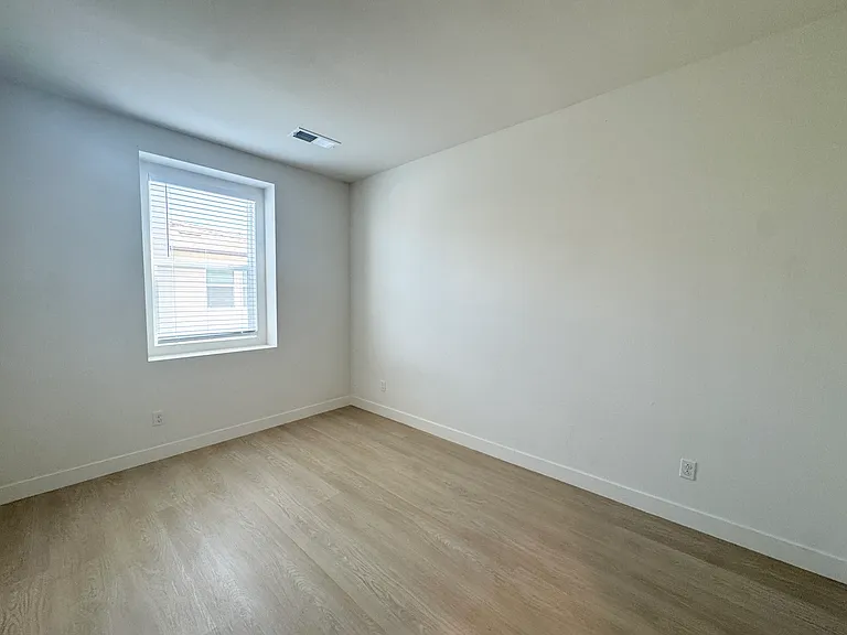 11161 Akarna Ct — Photo 33