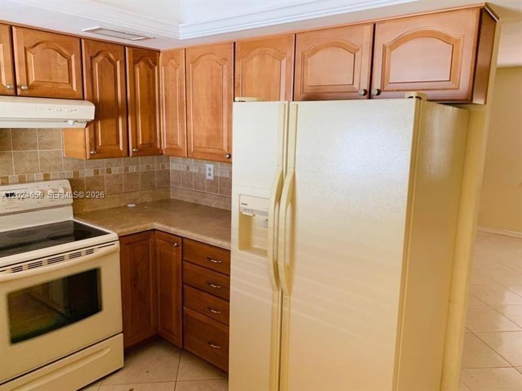344 SW 1st St APT 9, photo 3