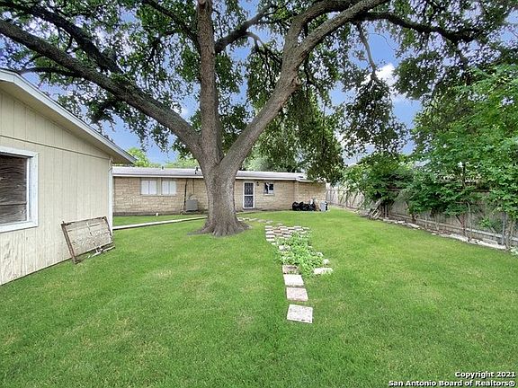 3rd image of 103 Englewood Dr #1
