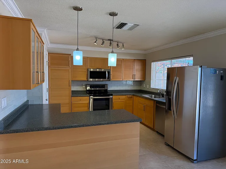 4032 E Hartford Ave — Photo 11