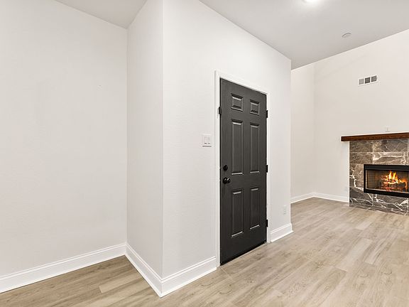 2nd image of 3246 Wexford Dr