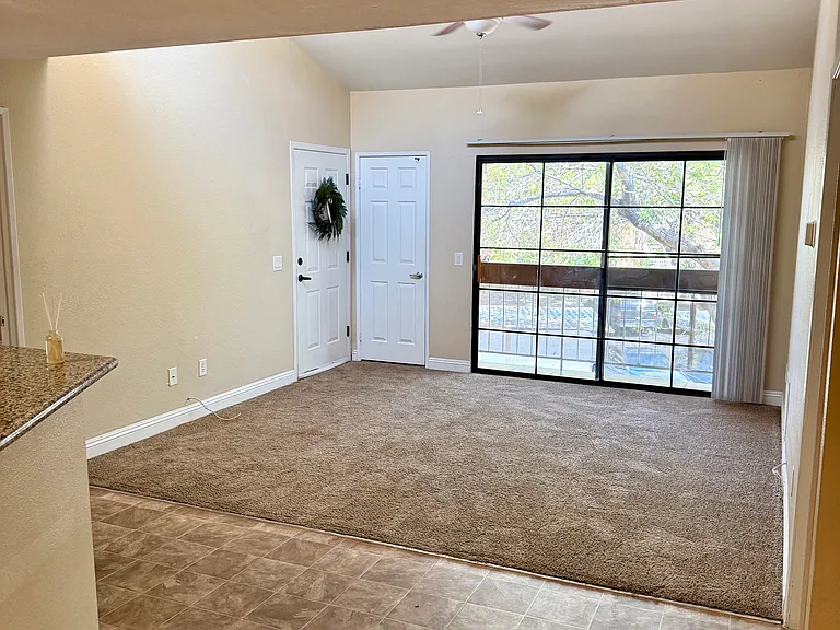 5122 S Jones Blvd #205 — Photo 8