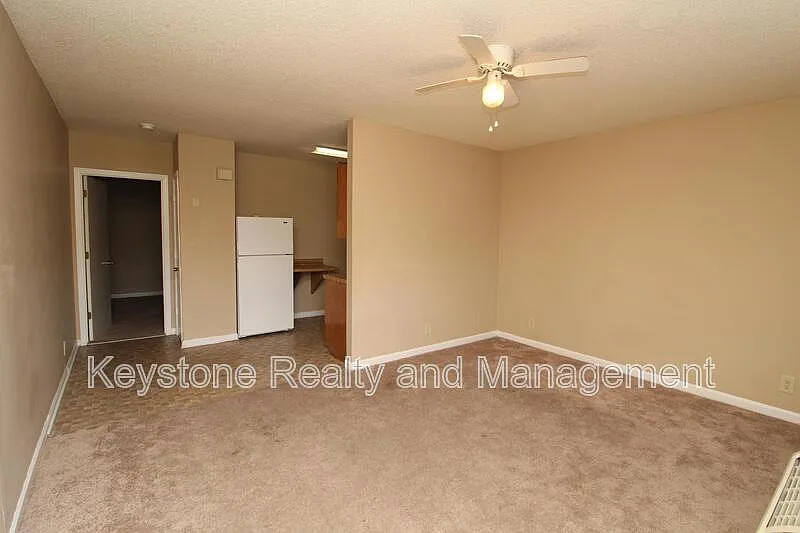 1 bed, 1.0 bath, 570 sqft, $795 — Photo 3