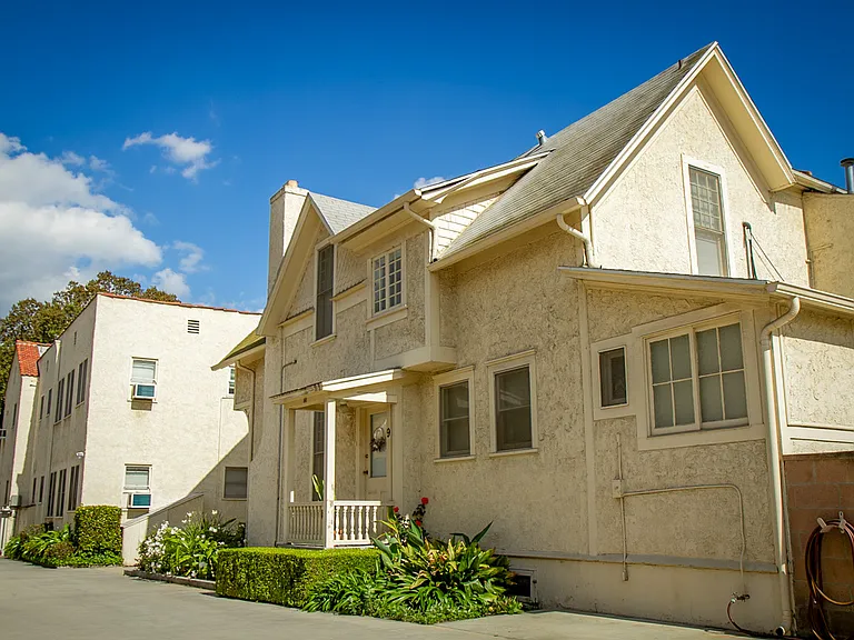 545 N Marengo Ave #1 — Photo 22
