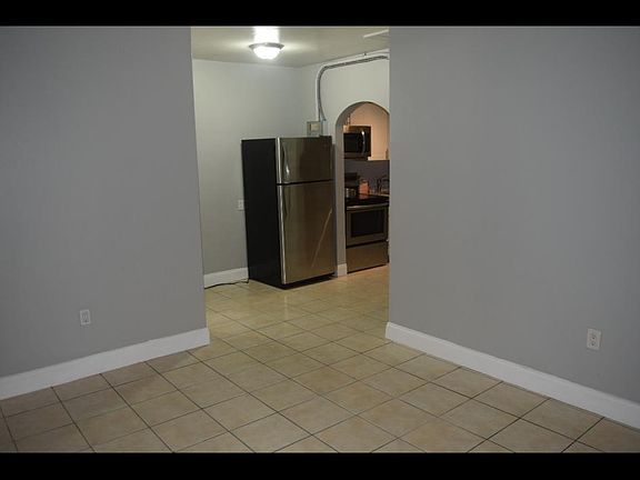 4th image of 301 SW 8th St APT 1