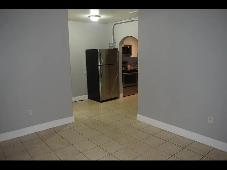 301 SW 8th St #1 — Photo 4
