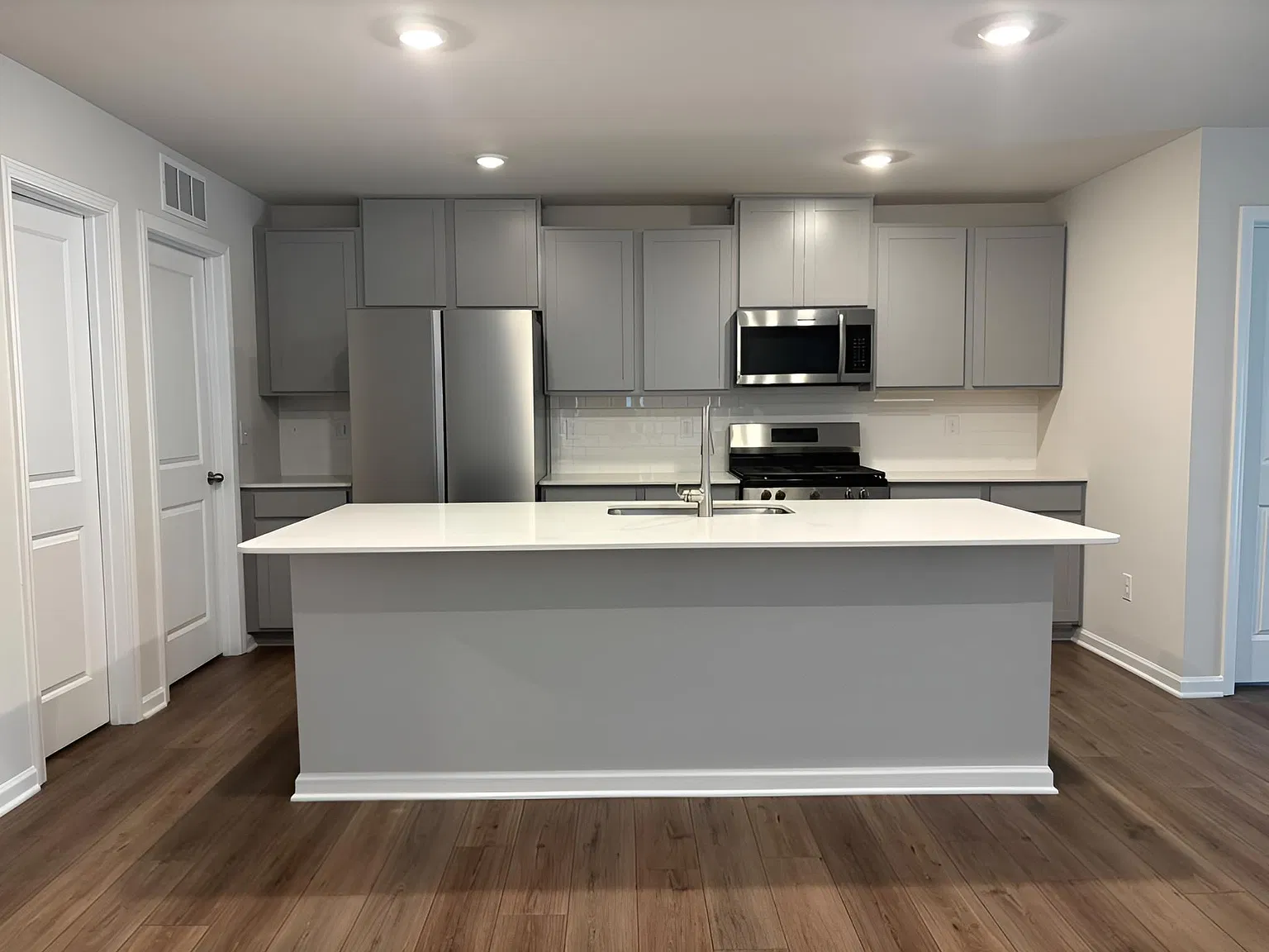 5 bed, 2200 sqft, $2,450 — Photo 4