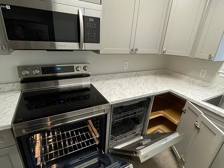 719 Green St #301 — Photo 13