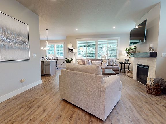 4th image of 15900 SE Tallina Dr