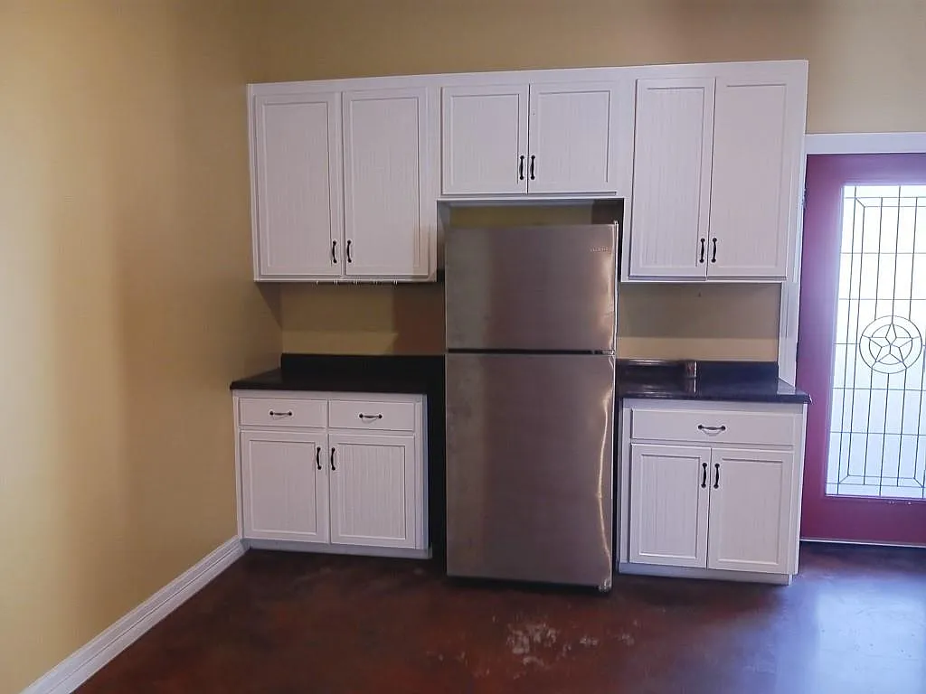 Studio, 1.0 bath, 750 sqft, $1,000 — Photo 4
